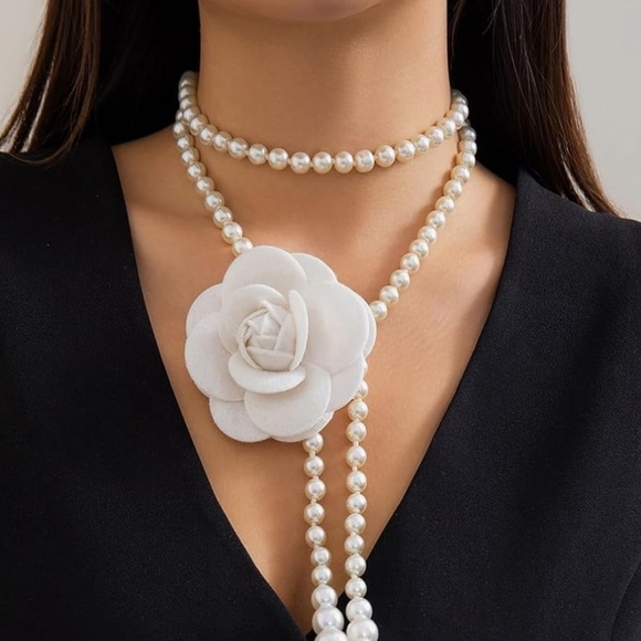 Pearl Camellia Waist Belt - Picture 4 of 8